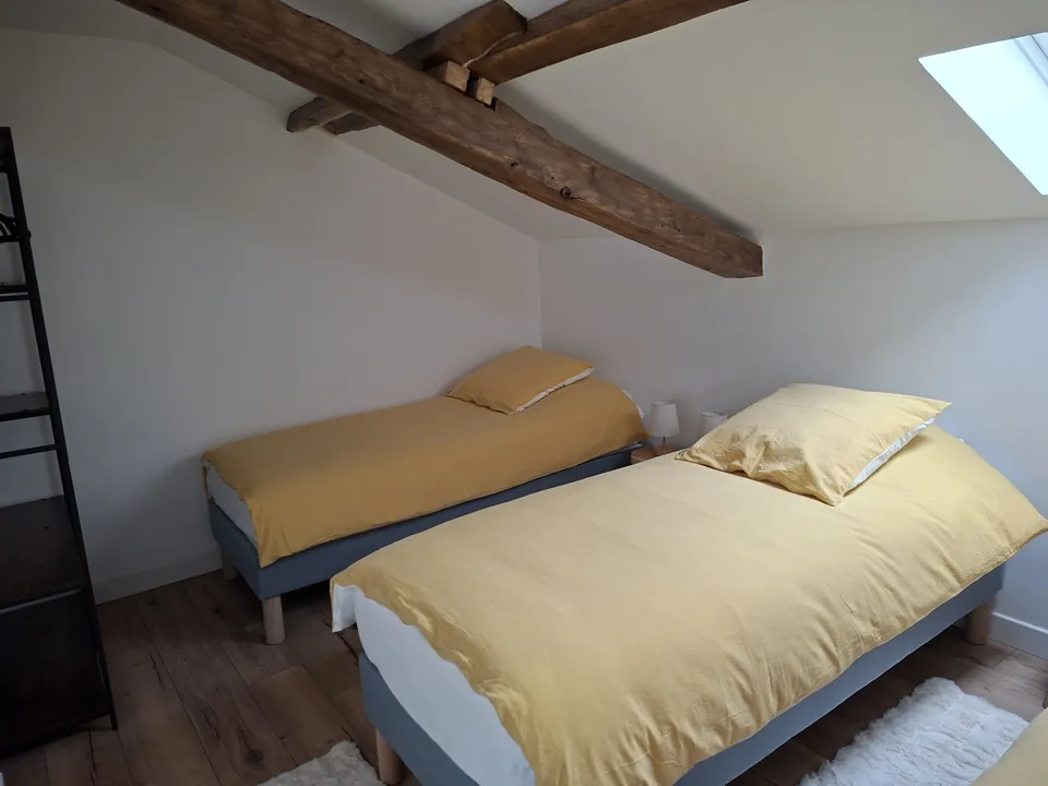 Une chambre de Titicaca, linge jaune