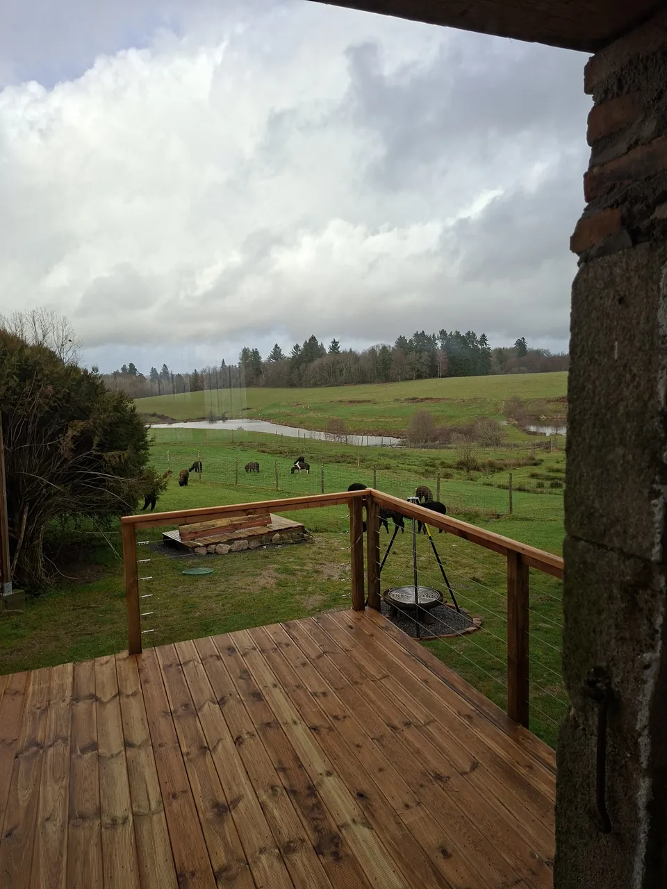 La vue sur la campagne depuis la terrasse de Titicaca